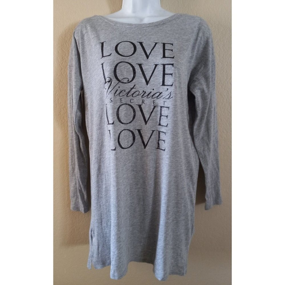 3/10 VICTORIA'S SECRET "Love" Sleep Shirt XS Long Slv Logo Glitter Gray